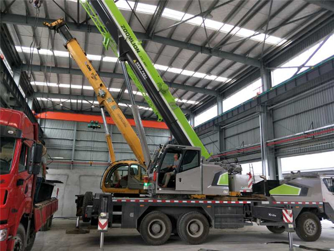 虎林市高空车出租需要注意哪些安全事项？